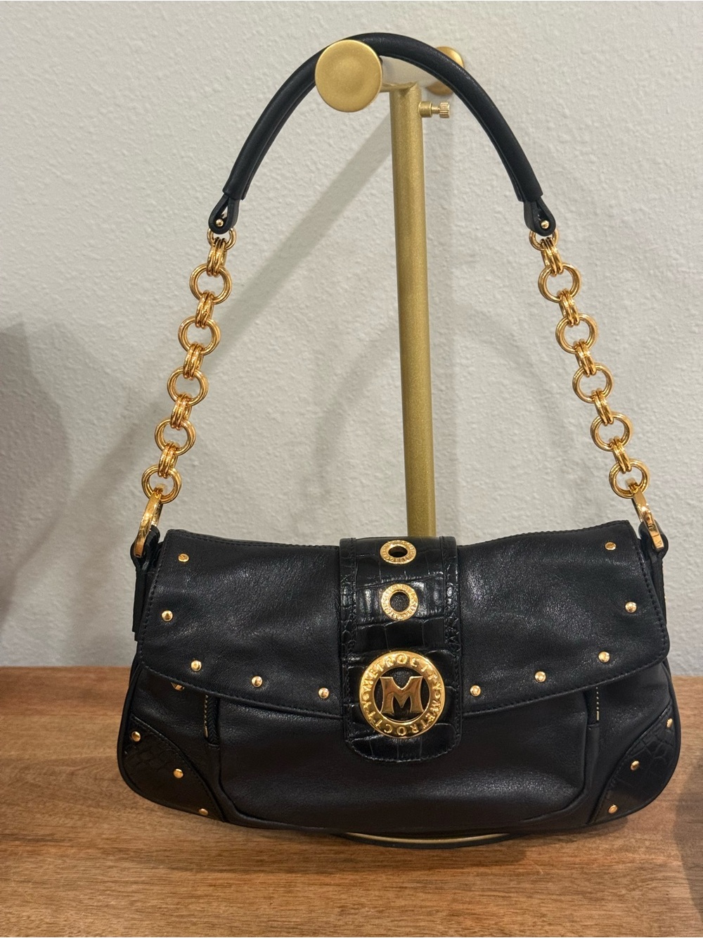 Metrocity VNTG Black Leather Shoulder Bag with Gold Chain Accent